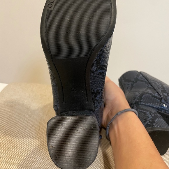 Old Navy booties, blue snake print, size 6.5 - Picture 5 of 5